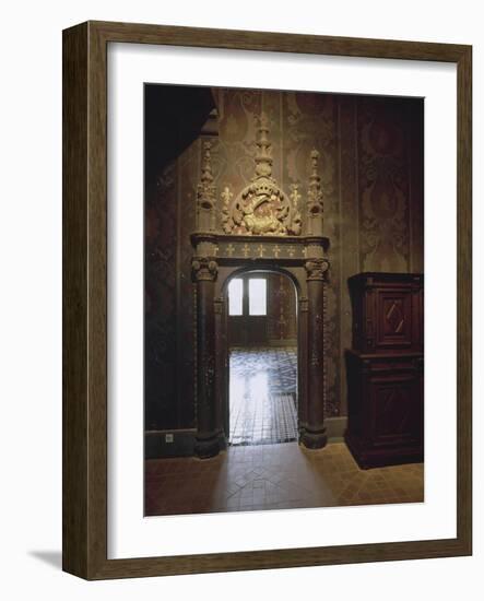 Intérieur : une vue de salle-null-Framed Giclee Print