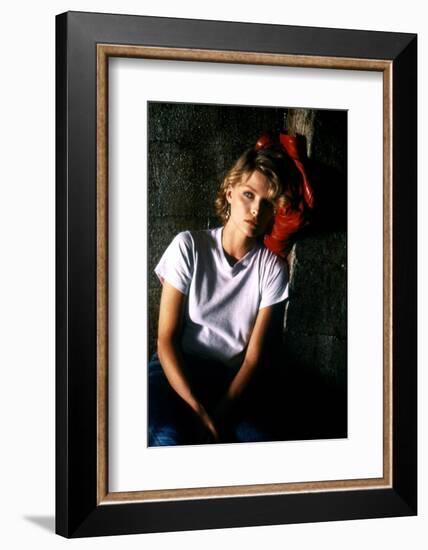 INTO THE NIGHT, 1984 directed by JOHN LANDIS Michelle Pfeiffer (photo)-null-Framed Photo