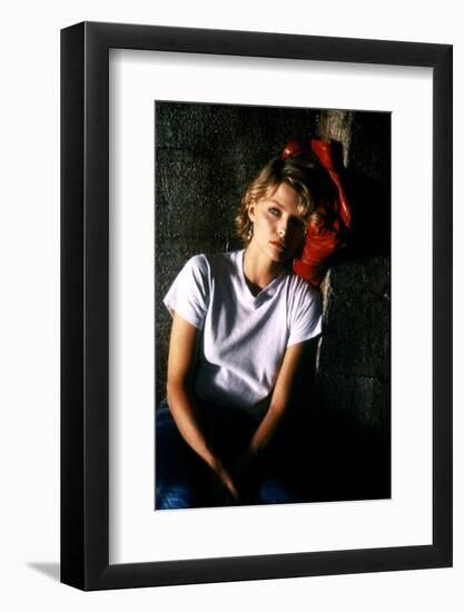 INTO THE NIGHT, 1984 directed by JOHN LANDIS Michelle Pfeiffer (photo)-null-Framed Photo