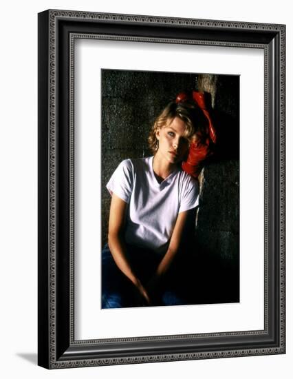 INTO THE NIGHT, 1984 directed by JOHN LANDIS Michelle Pfeiffer (photo)-null-Framed Photo