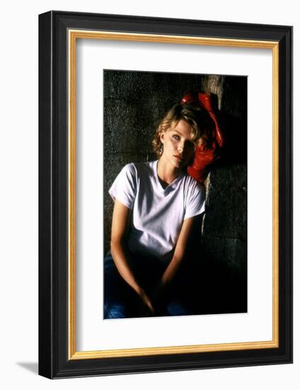 INTO THE NIGHT, 1984 directed by JOHN LANDIS Michelle Pfeiffer (photo)-null-Framed Photo
