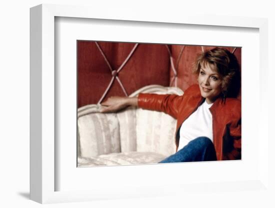 INTO THE NIGHT, 1984 directed by JOHN LANDIS Michelle Pfeiffer (photo)-null-Framed Photo