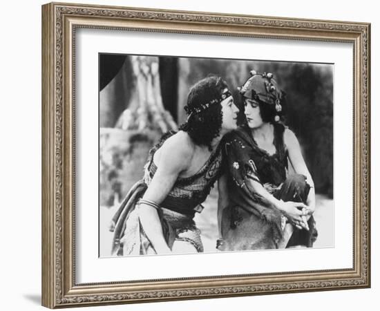 INTOLERANCE, 1916 directed by DAVID WARK GRIFFITH (b/w photo)-null-Framed Photo