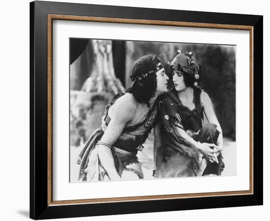 INTOLERANCE, 1916 directed by DAVID WARK GRIFFITH (b/w photo)-null-Framed Photo