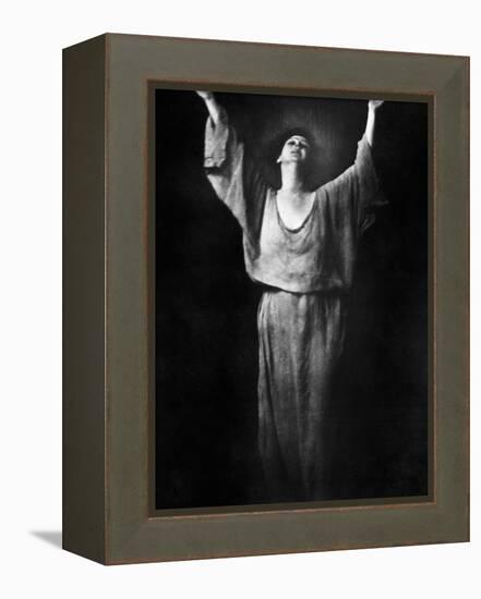 Isadora Duncan (1877-1927)-Arnold Genthe-Framed Premier Image Canvas