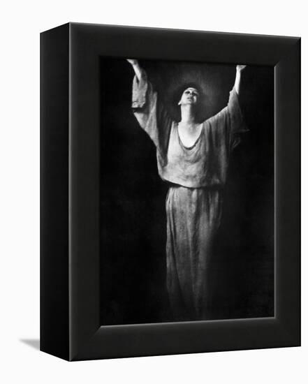 Isadora Duncan (1877-1927)-Arnold Genthe-Framed Premier Image Canvas