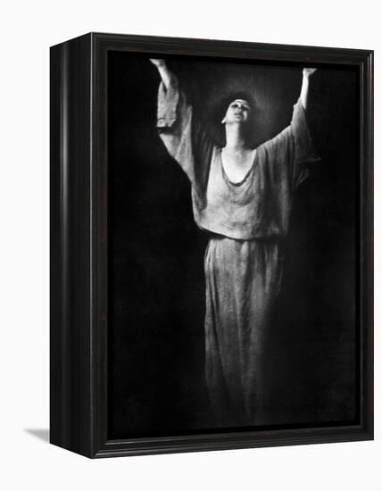 Isadora Duncan (1877-1927)-Arnold Genthe-Framed Premier Image Canvas