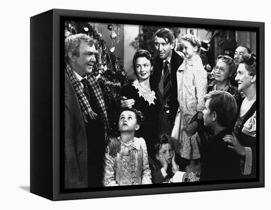 It's a Wonderful Life de FranckCapra avec James Stewart et Donna Reed 1946 famille devant un arbre-null-Framed Stretched Canvas