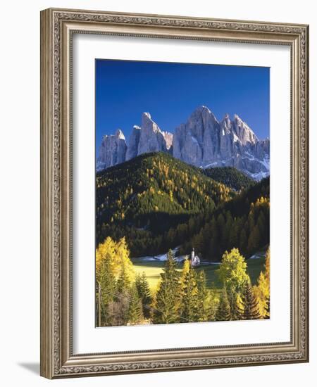 Italien, Sv¼dtirol, Dolomiten, Villnv?VŸtal, Kirche, Sankt Johann, Geislerspitzen-Thonig-Framed Photographic Print