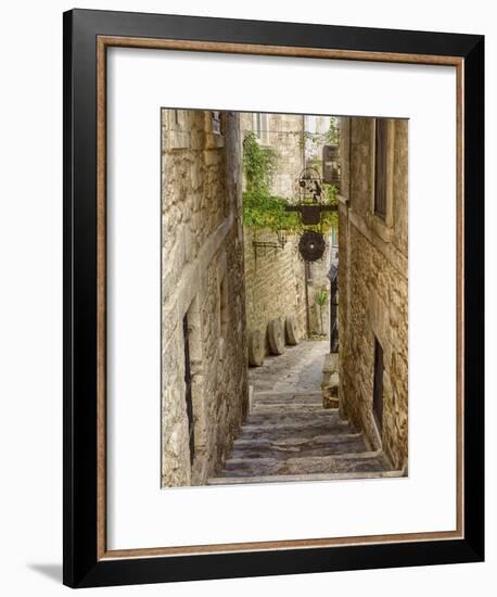 Italy, Apulia, Foggia, Vieste. A picturesque alley in Vieste old town.-Julie Eggers-Framed Premium Photographic Print