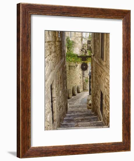 Italy, Apulia, Foggia, Vieste. A picturesque alley in Vieste old town.-Julie Eggers-Framed Premium Photographic Print