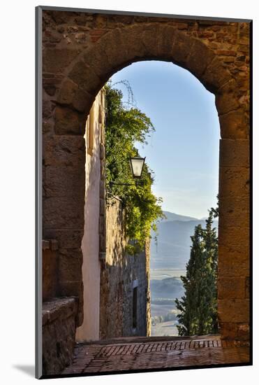 Italy, Pienza, Doorway to Tuscany-Hollice Looney-Mounted Photographic Print