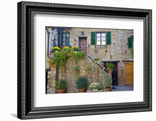 Italy, Tuscany, Courtyard-John Ford-Framed Photographic Print