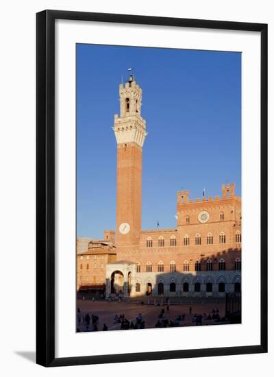 Italy, Tuscany, Sienna - Piazza Del Campo, Palazzo Pubblico, Torre Del Mangia-null-Framed Photographic Print