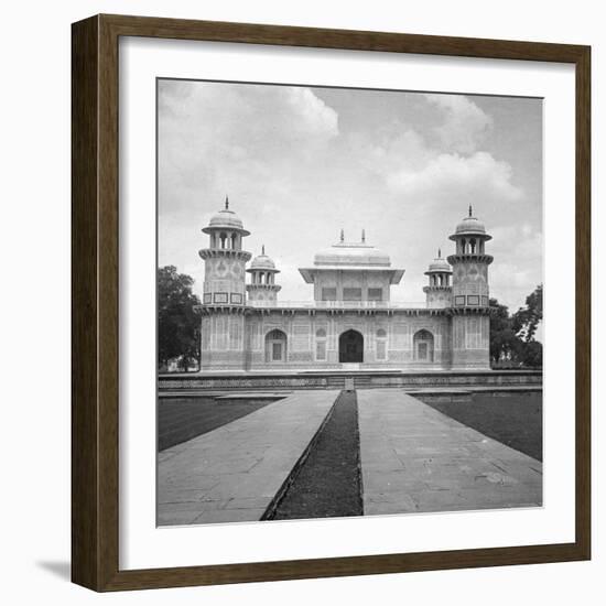 Itmad-Ud-Daulah's Tomb, Agra, India, Early 20th Century-H & Son Hands-Framed Giclee Print