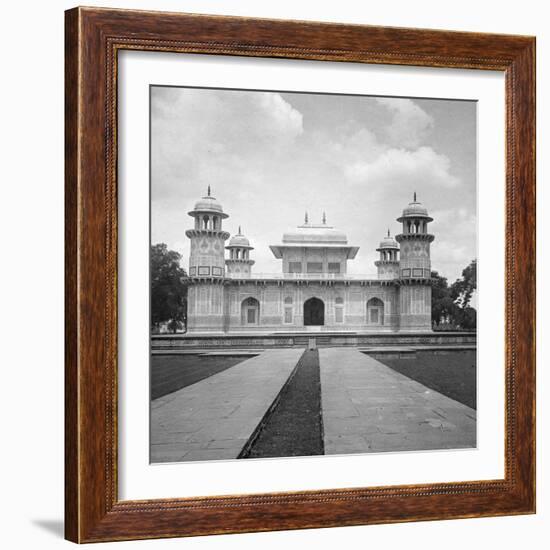 Itmad-Ud-Daulah's Tomb, Agra, India, Early 20th Century-H & Son Hands-Framed Giclee Print