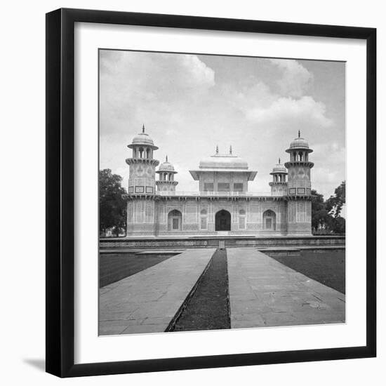 Itmad-Ud-Daulah's Tomb, Agra, India, Early 20th Century-H & Son Hands-Framed Giclee Print