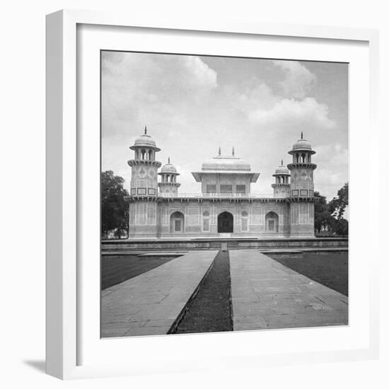 Itmad-Ud-Daulah's Tomb, Agra, India, Early 20th Century-H & Son Hands-Framed Giclee Print