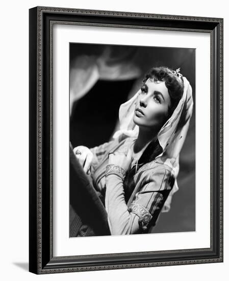 IVANHOE, 1952 directed by RICHARD THORPE Elizabeth Taylor (b/w photo)-null-Framed Photo