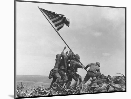 Iwo Jima Flag Raising-Joe Rosenthal-Mounted Photographic Print