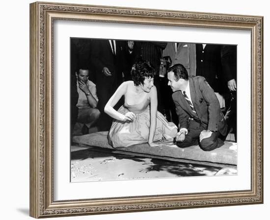 Jack Lemmon, Shirley Maclaine, 1963-null-Framed Photographic Print