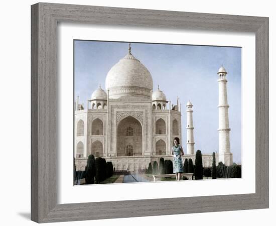 Jackie Kennedy in Front of the Taj Mahal, 15th March, 1962-null-Framed Photo