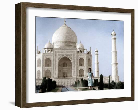 Jackie Kennedy in Front of the Taj Mahal, 15th March, 1962-null-Framed Photo