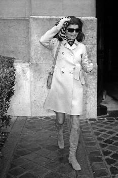 Jackie Kennedy Onassis (Nina Ricci Sunglasses, Gucci Bag) Leaving Crillon  Hotel, Paris, 1970' Photo 