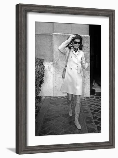 Jackie Kennedy Onassis (Nina Ricci Sunglasses, Gucci Bag) Leaving Crillon Hotel, Paris, 1970-null-Framed Photo