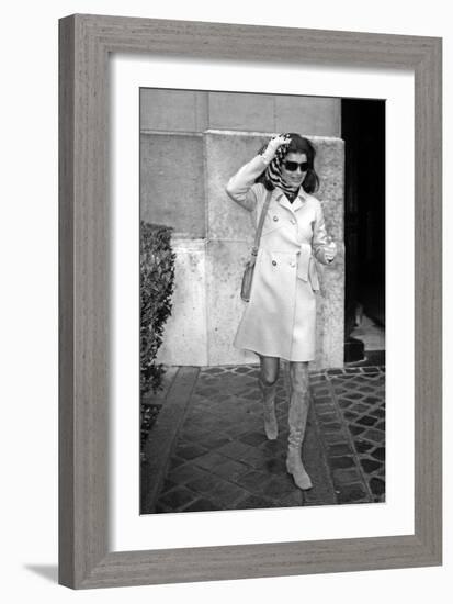 Jackie Kennedy Onassis (Nina Ricci Sunglasses, Gucci Bag) Leaving Crillon Hotel, Paris, 1970-null-Framed Photo