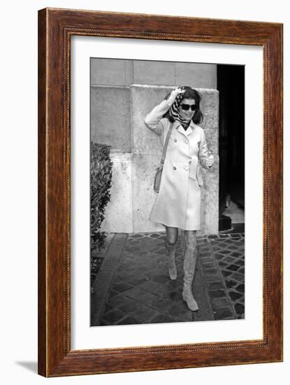 Jackie Kennedy Onassis (Nina Ricci Sunglasses, Gucci Bag) Leaving Crillon Hotel, Paris, 1970-null-Framed Photo