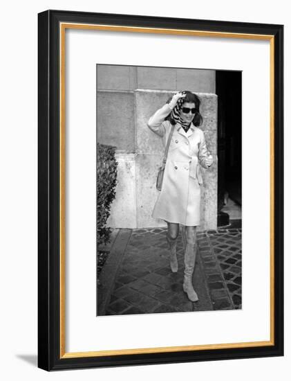 Jackie Kennedy Onassis (Nina Ricci Sunglasses, Gucci Bag) Leaving Crillon Hotel, Paris, 1970-null-Framed Photo