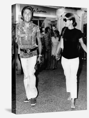 Jackie Kennedy Onassis (Nina Ricci Sunglasses, Gucci Bag) Leaving Crillon  Hotel, Paris, 1970' Photo
