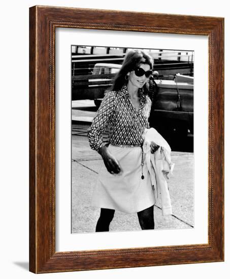 Jacqueline Kennedy Onassis Walks Through Rome's Leonardo Da Vinci Airport-null-Framed Photo