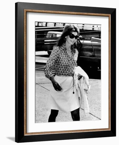 Jacqueline Kennedy Onassis Walks Through Rome's Leonardo Da Vinci Airport-null-Framed Photo