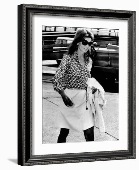 Jacqueline Kennedy Onassis Walks Through Rome's Leonardo Da Vinci Airport-null-Framed Photo