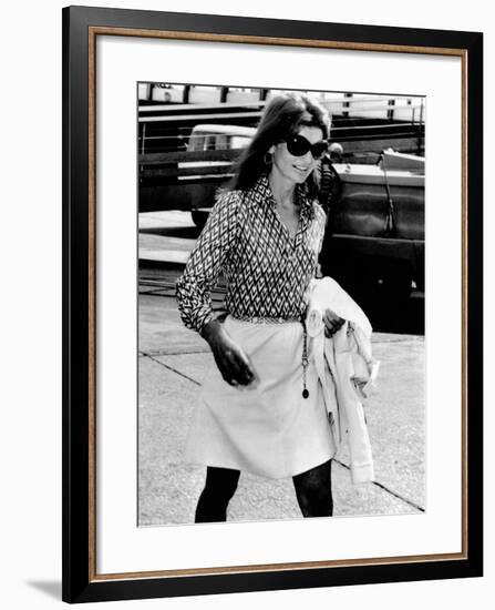 Jacqueline Kennedy Onassis Walks Through Rome's Leonardo Da Vinci Airport-null-Framed Photo