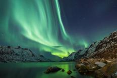 Northern Lights above Waters Edge-Jamen Percy-Photographic Print