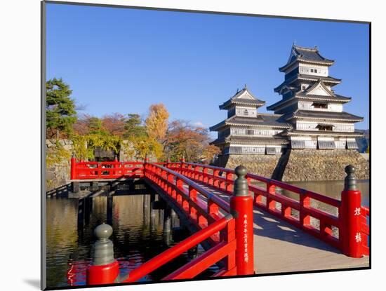 Japan, Central Honshu (Chubu), Nagano Prefecture, Matsumoto, Matsumoto-jo (Matsumoto Castle)-Gavin Hellier-Mounted Photographic Print