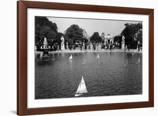 Jardin des Tuileries, Paris 1950s-Jules Dortes-Framed Giclee Print