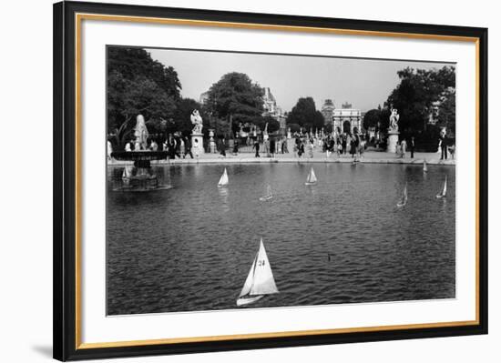 Jardin des Tuileries, Paris 1950s-Jules Dortes-Framed Giclee Print