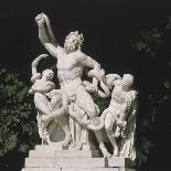 Vue du parc : statue: demi-lune du parterre de Latone côté nord : "Laocoon et ses fils étouffés-Jean-Baptiste Tuby-Framed Giclee Print