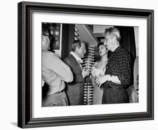 Jean Gabin and le realisateur Jacques Becker sur le tournage du film Touchez pas au Grisbi, 1953 (b-null-Framed Photo