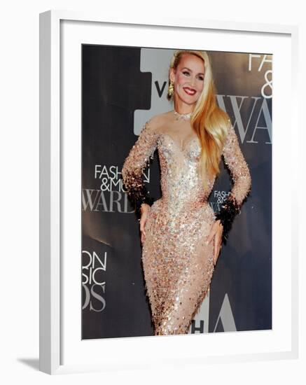 Jerry Hall at VH1 Fashion and Music Awards-null-Framed Premium Photographic Print