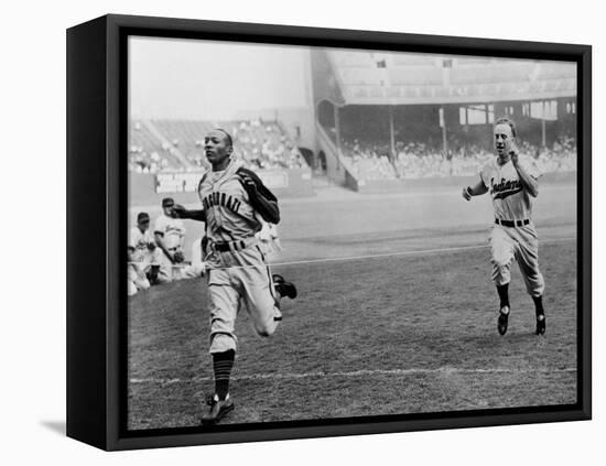 Jesse Owens Beating Baseball Player George Case in 100-Yard Dash in 1946-null-Framed Stretched Canvas