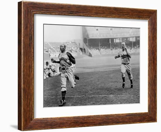 Jesse Owens Beating Baseball Player George Case in 100-Yard Dash in 1946-null-Framed Photo