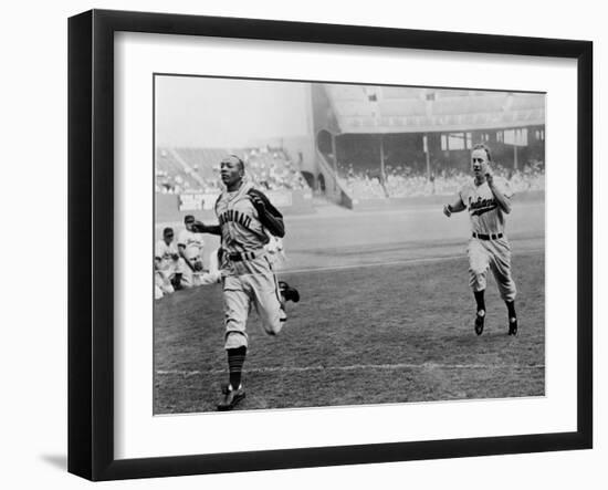 Jesse Owens Beating Baseball Player George Case in 100-Yard Dash in 1946-null-Framed Photo