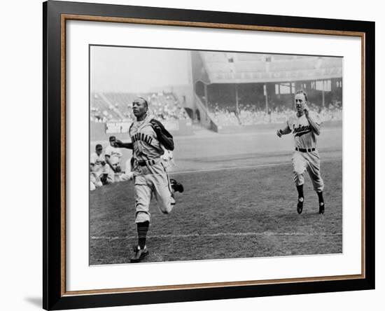 Jesse Owens Beating Baseball Player George Case in 100-Yard Dash in 1946-null-Framed Photo