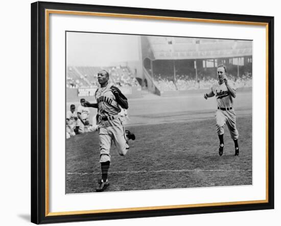 Jesse Owens Beating Baseball Player George Case in 100-Yard Dash in 1946-null-Framed Photo