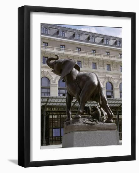 Jeune éléphant pris au piège-Emmanuel Fremiet-Framed Giclee Print